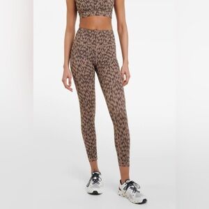 Move Theory Women’s High Waisted Cheetah Print Leggins.Size Small NWT
